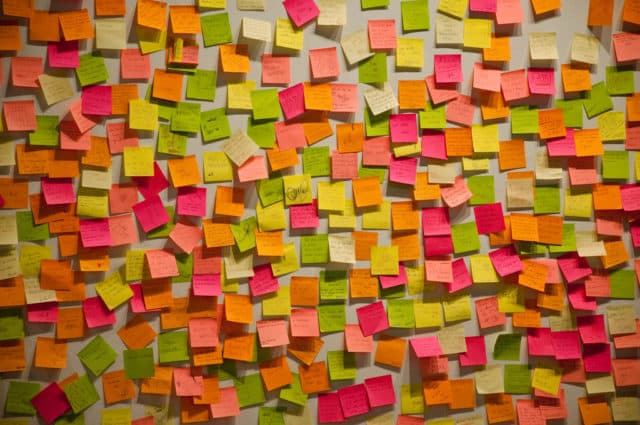 Post-it e memo personalizzati: consigli utili per organizzare il lavoro d’ufficio