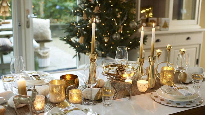 Come decorare la tavola natalizia e quali forniture alberghiere personalizzate scegliere?